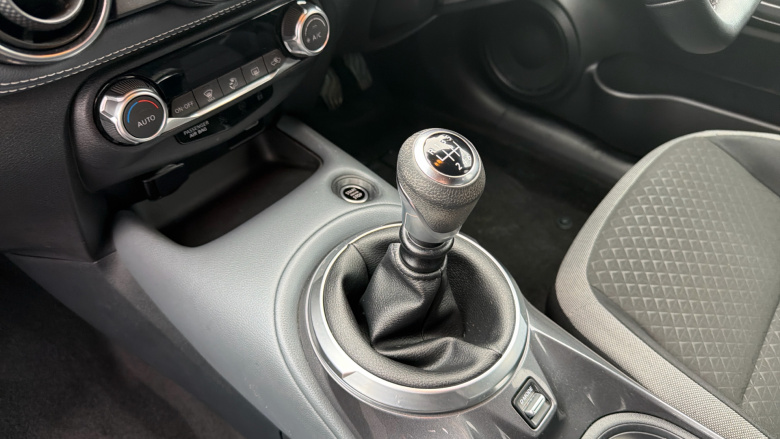 Nissan Juke 1.0 DiG-T 114 N-Connecta 5dr Petrol Hatchback